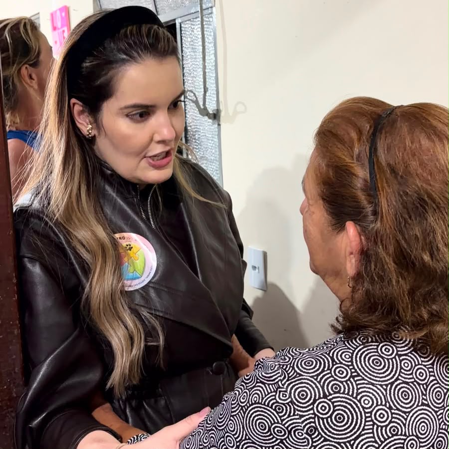 Flávia Castro na campanha — foto 3 de 16